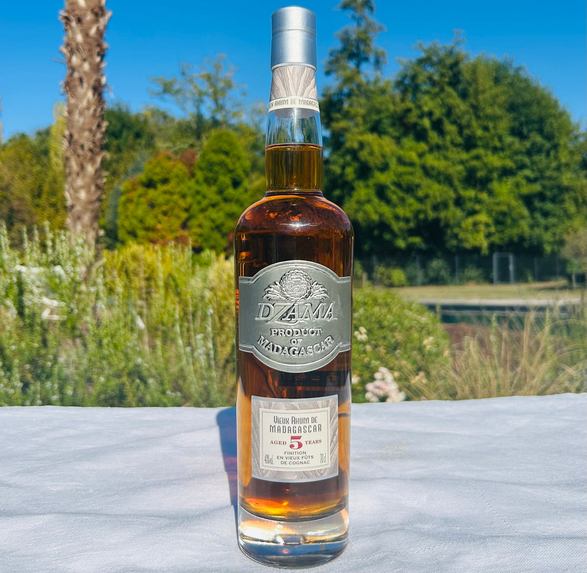 Rhum Dzama ambré cinq ans finition en vieux fût de Cognac